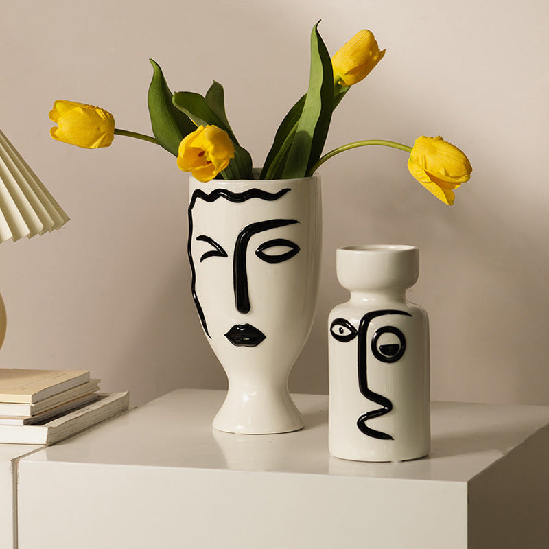 Personalized Home Showroom Vase Decoration For Elegant Interior Display