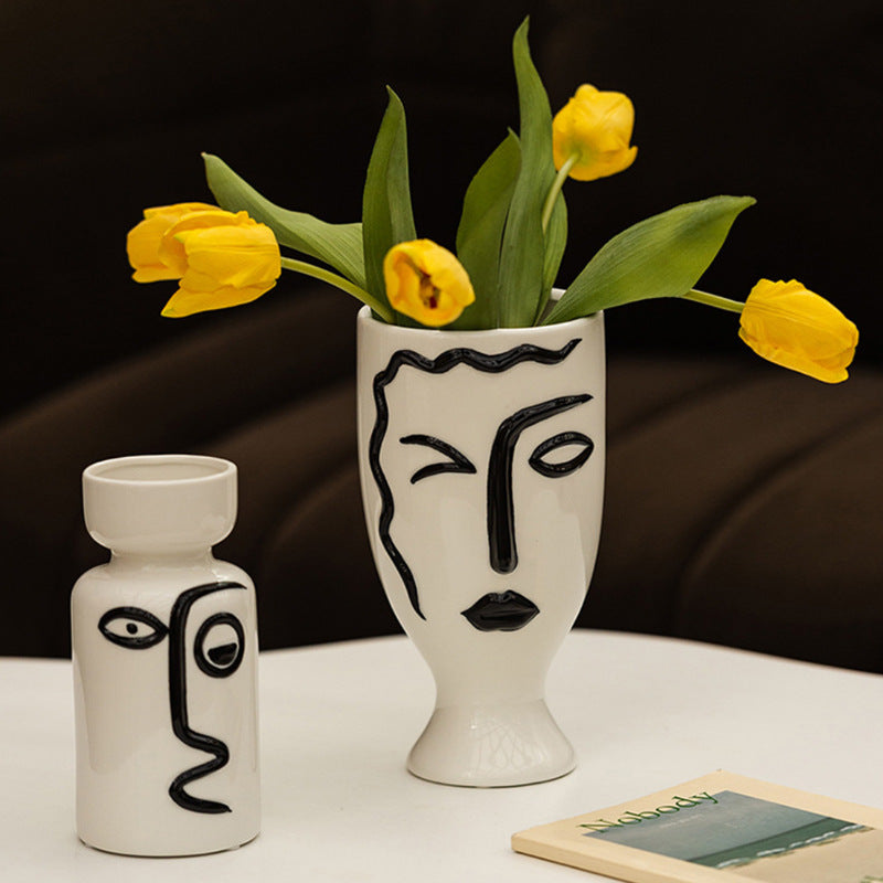 Personalized Home Showroom Vase Decoration For Elegant Interior Display