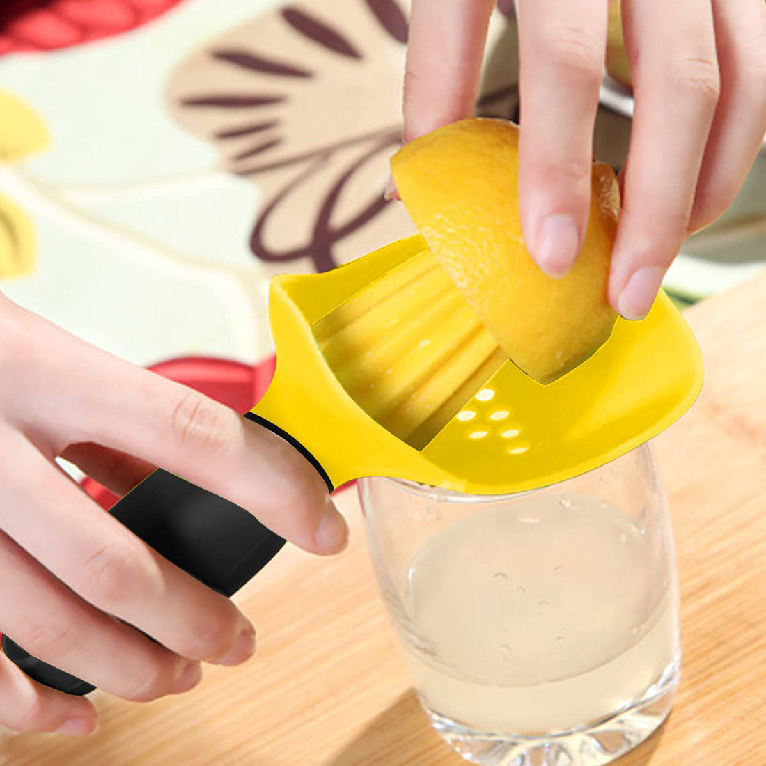 Creative Manual Juicer Kitchen Gadget For Fresh Fruit Juice Extraction