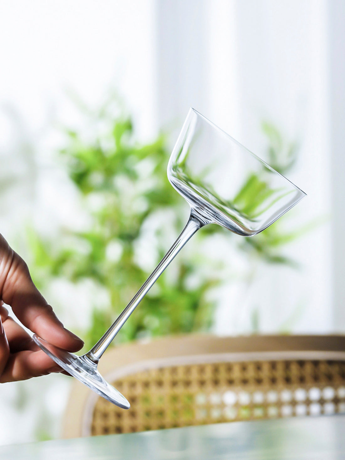 Crystal Stemmed Cocktail Glass For Elegant Beverage Serving