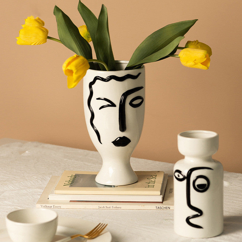 Personalized Home Showroom Vase Decoration For Elegant Interior Display